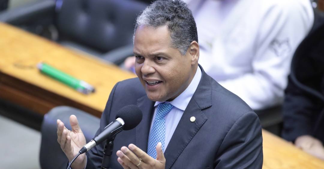 Antonio Brito lembra votos do PSD com governo em s...