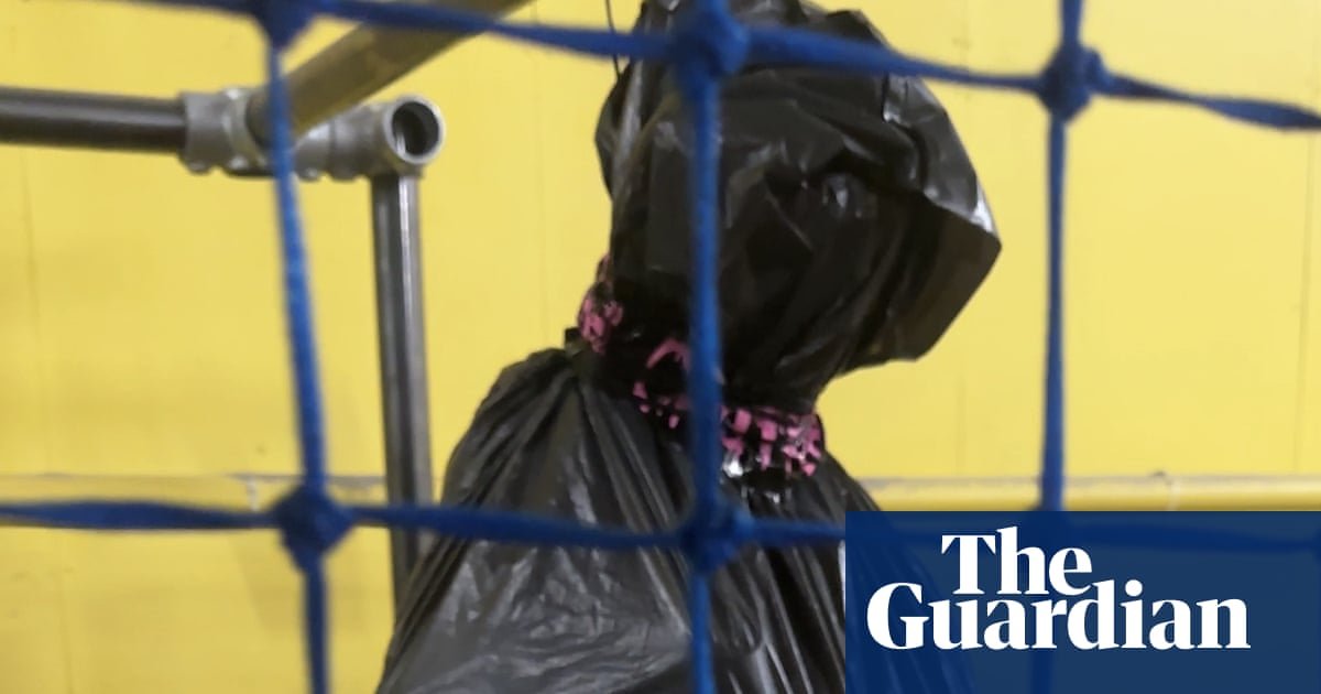 Centro de recreação infantil pede desculpas pelas decorações de Halloween do 'saco para corpos' | Gloucestershire