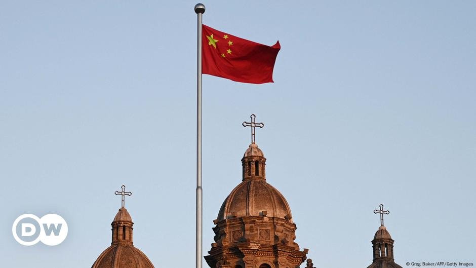 China e Vaticano ampliam acordo sobre bispos católicos – DW – 22/10/2024
