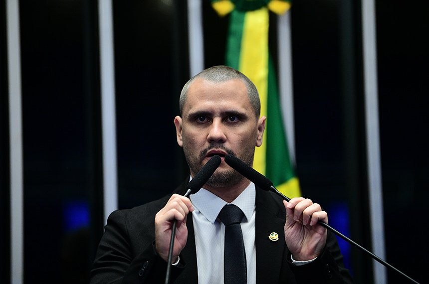 Em discurso, à tribuna, senador Cleitinho (Republicanos-MG).