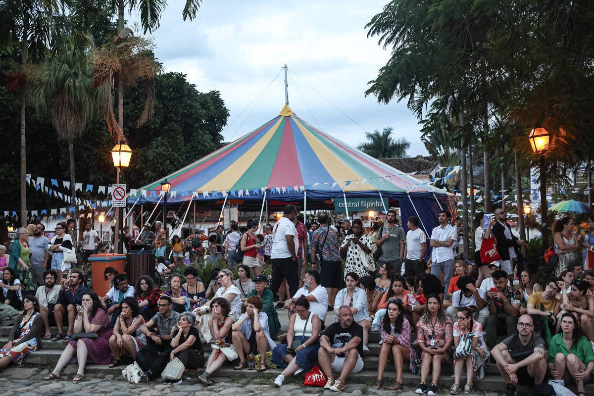 Com festa, Flip 2024 aponta literatura como esperança - 13/10/2024 - Ilustrada