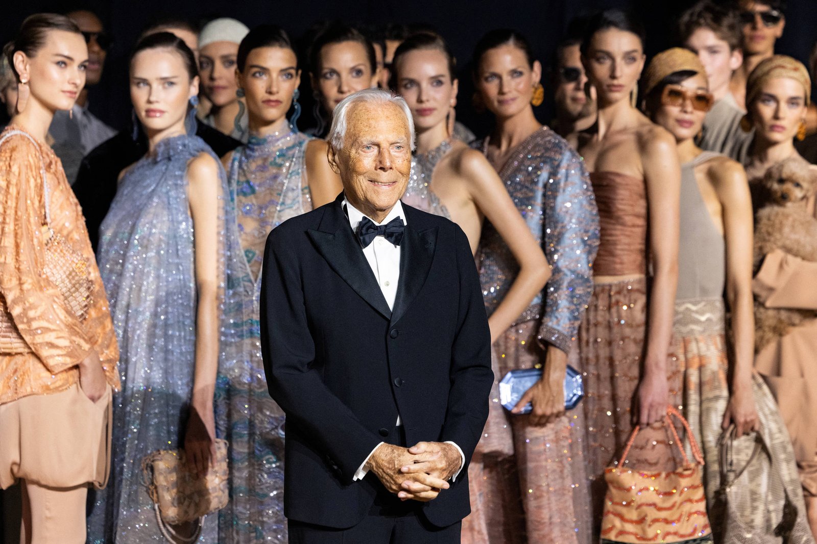 Como Giorgio Armani se mantém relevante no luxo e na moda - 21/10/2024 - Ilustrada