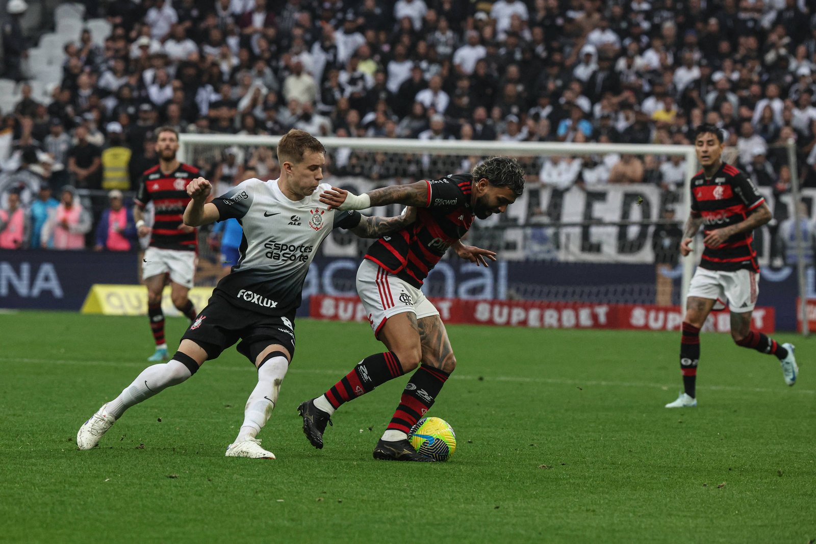 Copa do Brasil: Flamengo elimina Corinthians e vai à final - 20/10/2024 - Esporte