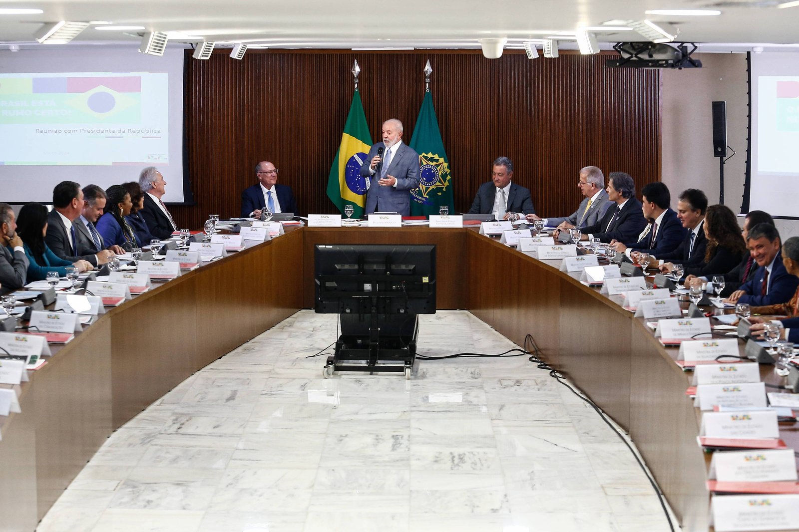 Eleições podem desencadear reforma ministerial de Lula - 17/10/2024 - Poder