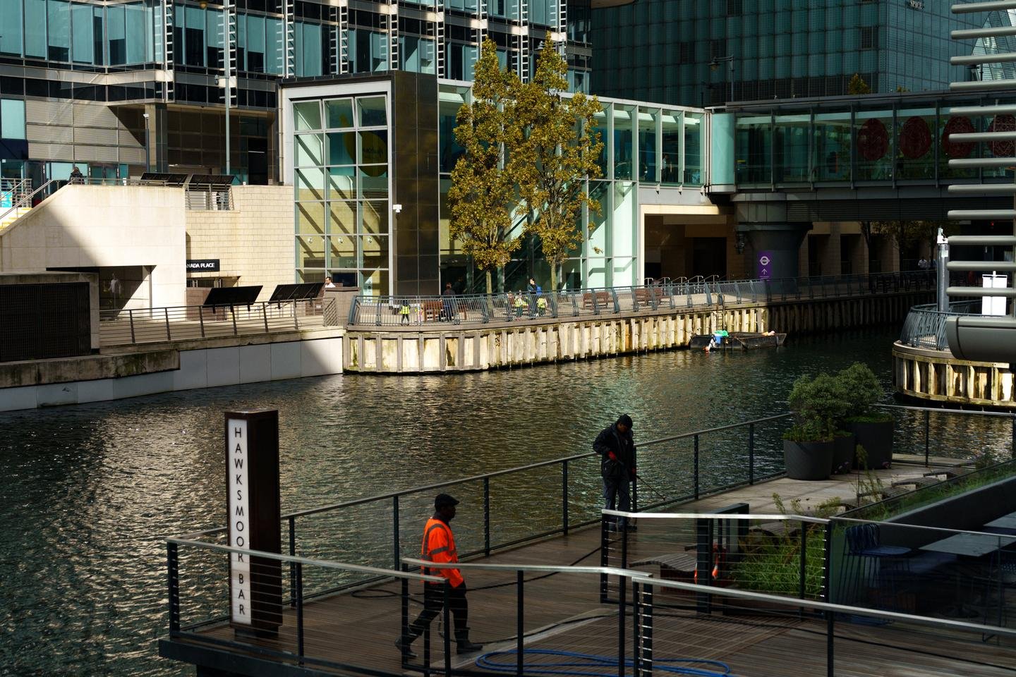 Em Londres, Canary Wharf, um distrito comercial à deriva
