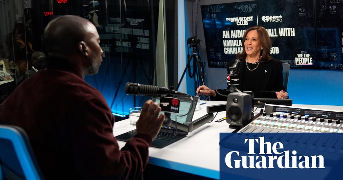 'Eu adoro falar francamente': Kamala Harris troca paradas de campanha na barbearia por uma blitz da mídia negra | Eleições dos EUA 2024