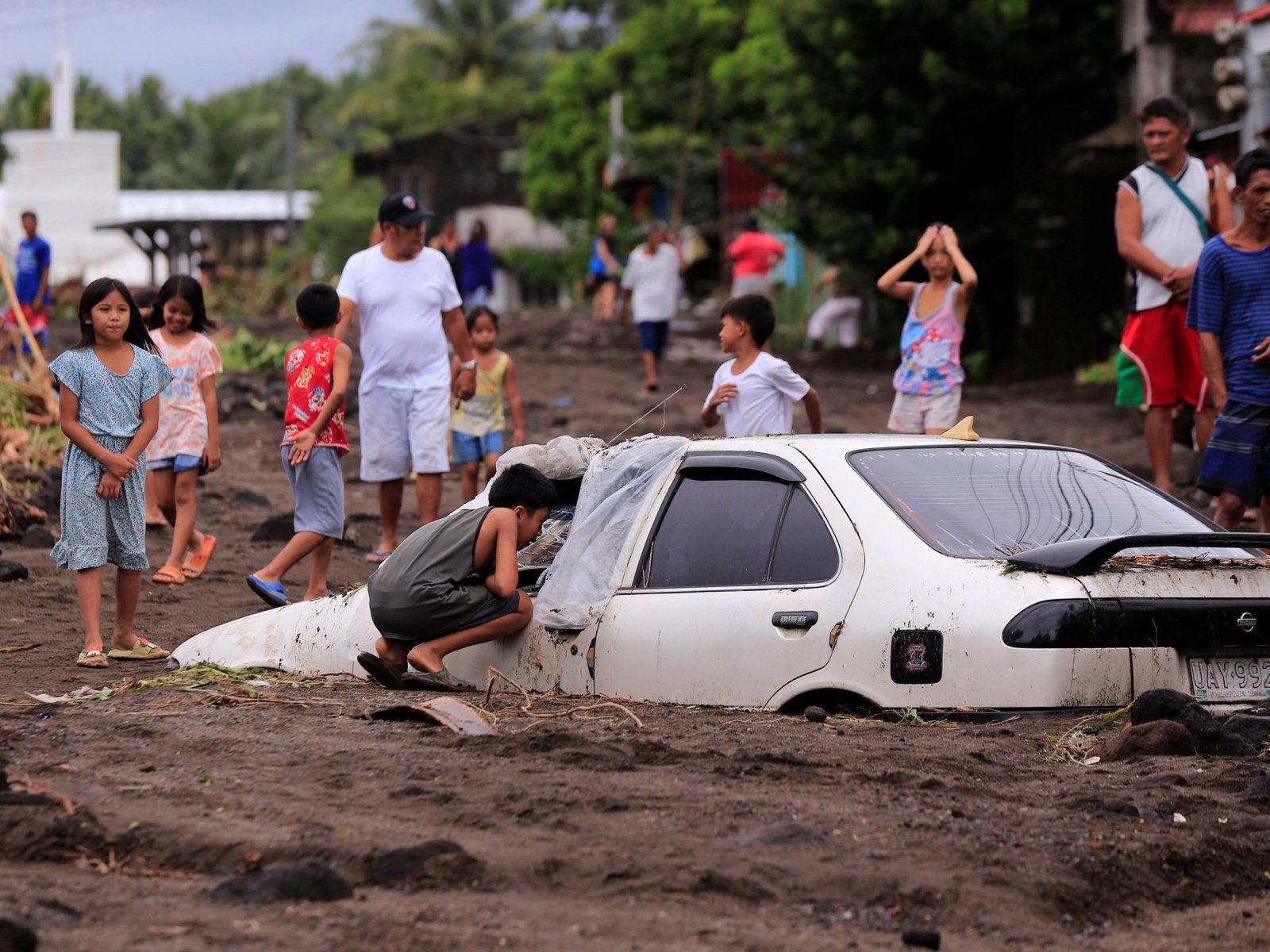 Fotos: Milhares de pessoas evacuadas enquanto tempestade tropical atinge as Filipinas | Notícias sobre inundações
