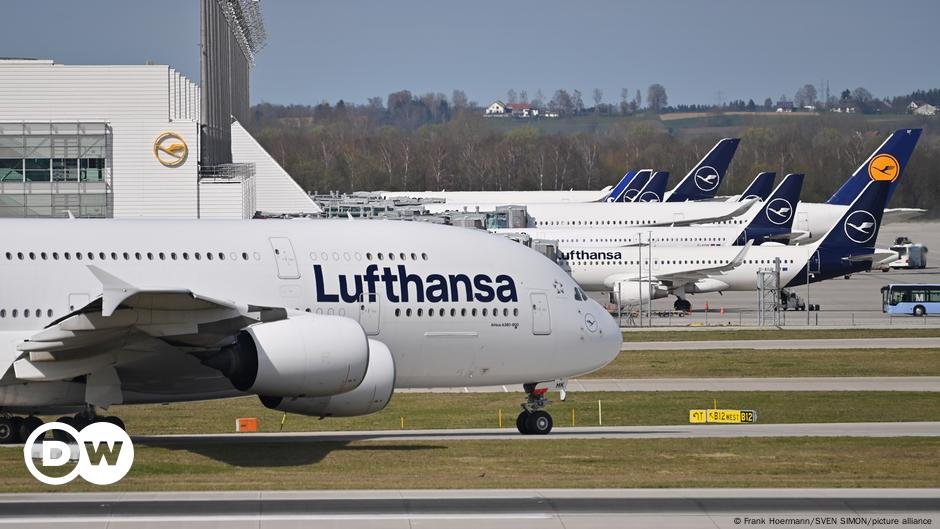 Lufthansa paga multa de US$ 4 milhões pelo tratamento de passageiros judeus – DW – 15/10/2024