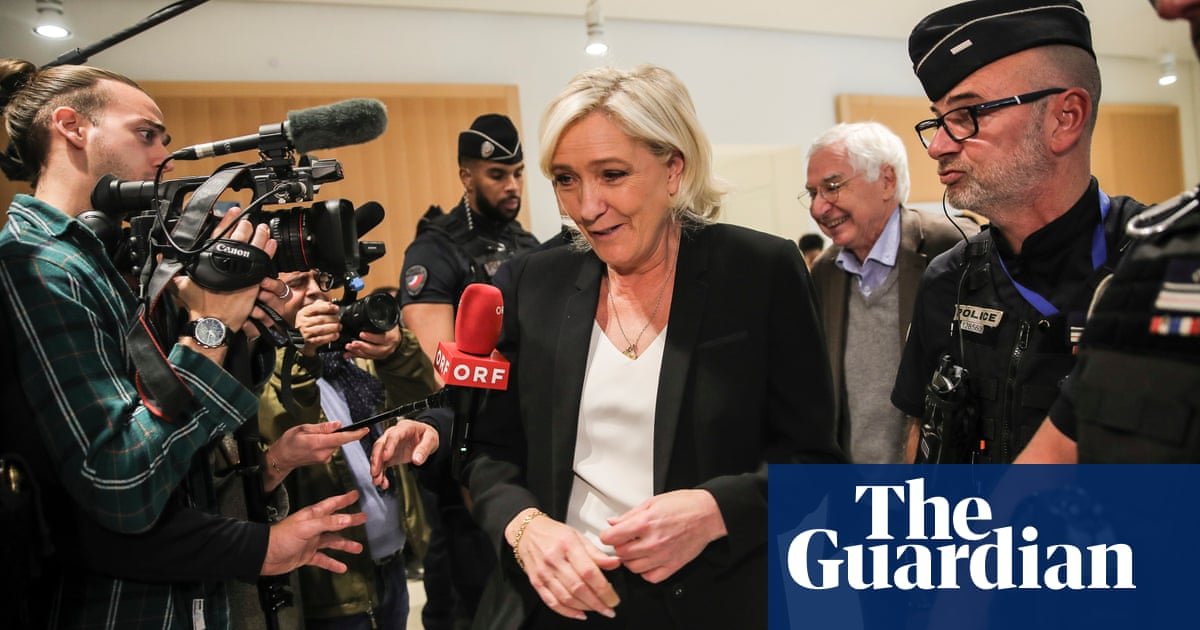 Marine Le Pen questionada em tribunal por alegada fraude de empregos falsos na UE | Marina Le Pen
