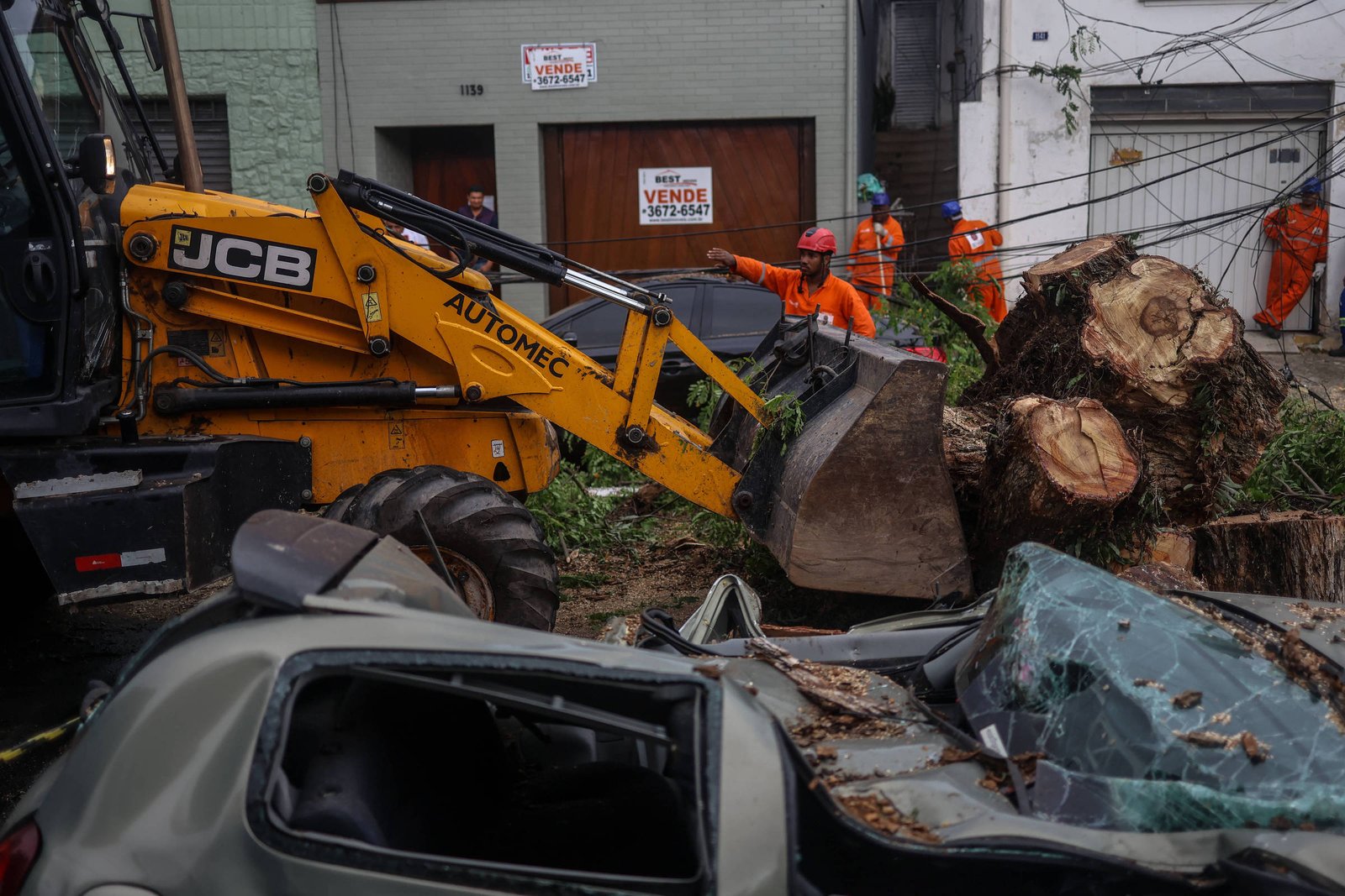 Moradores e comerciantes contabilizam prejuízo após chuva - 12/10/2024 - Cotidiano