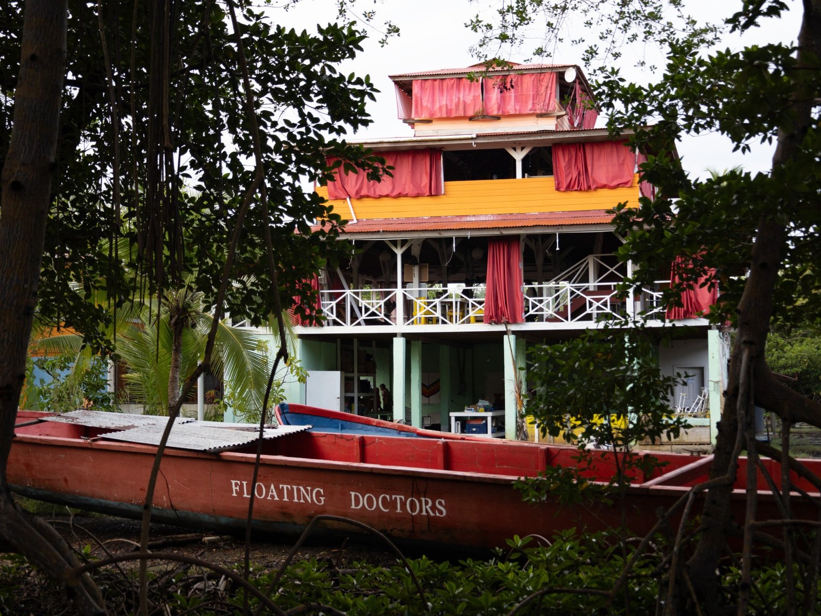 Os Médicos Flutuantes: A medicina móvel chega às selvas do Panamá | Saúde