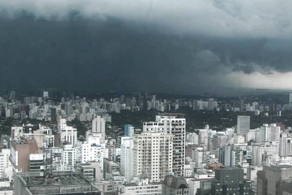 Semana começa com temperatura amena e chuva em São Paulo - 20/10/2024 - Cotidiano