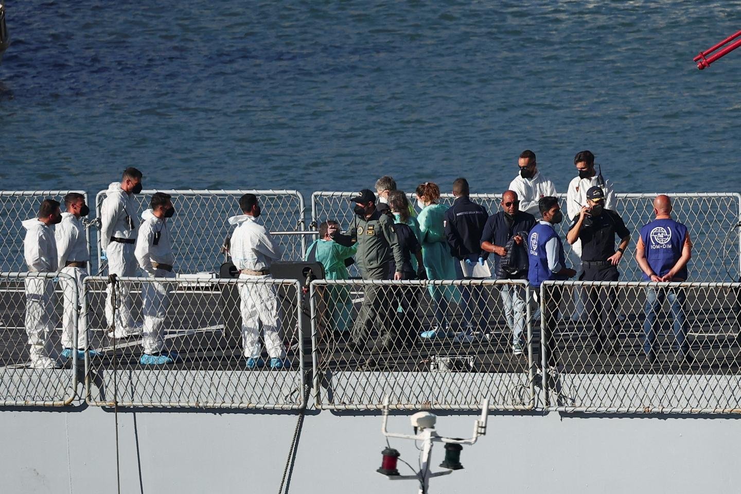 Um ano depois do polêmico acordo entre a Itália e a Albânia, os primeiros migrantes chegaram a Shëngjin
