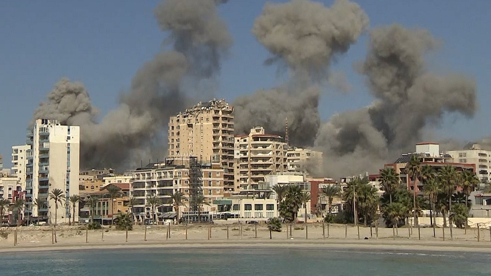 Vídeo: Forças israelenses atacam Tiro no Líbano e ordenam que as pessoas saiam | Israel ataca o Líbano