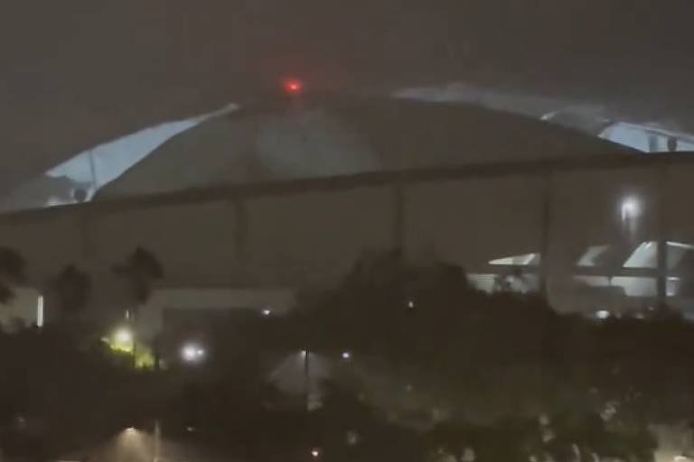 Vídeo: Milton arranca telhado de estádio na Flórida - 10/10/2024 - Mundo