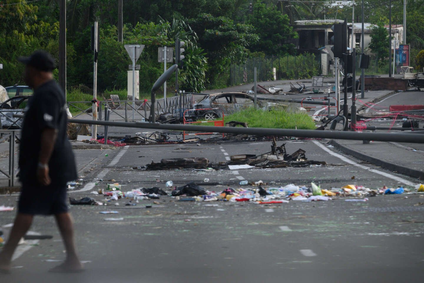 quatro policiais levemente feridos durante confrontos com ativistas contra o custo de vida
