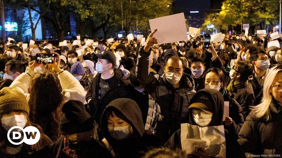 A China está caminhando para novos protestos pelo Livro Branco? – DW – 25/11/2024
