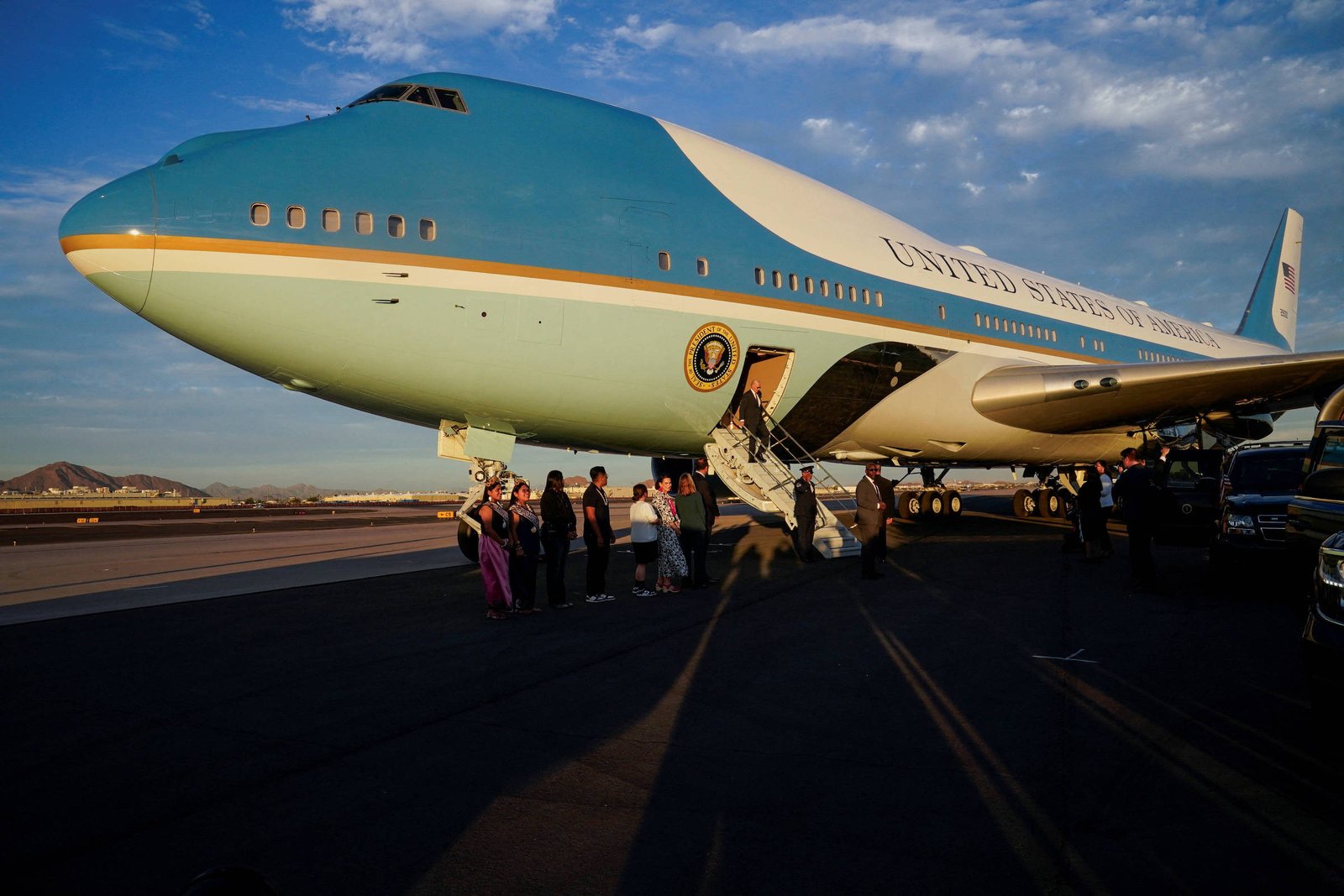 Air Force One atrai fanáticos por aviões a Manaus - 16/11/2024 - Cotidiano