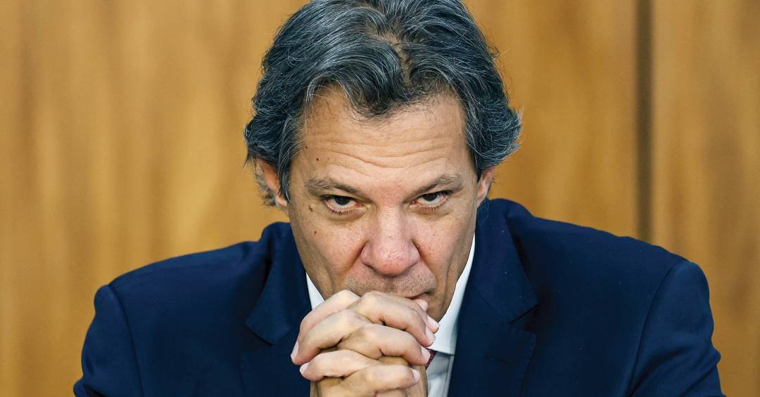 Após dólar disparar, Haddad tenta acalmar mercado...