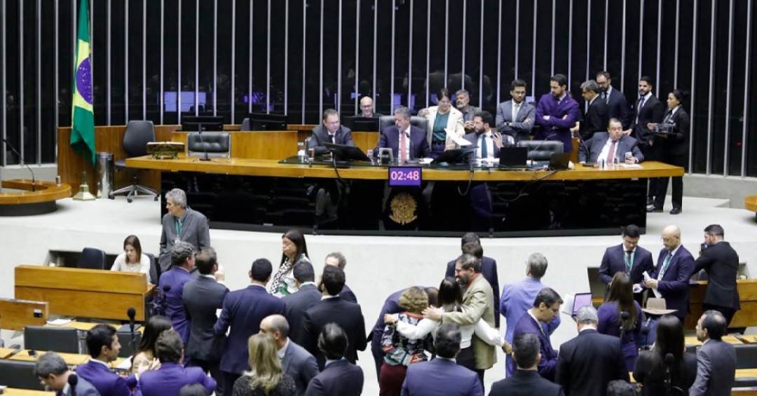 Câmara dos Deputados já gastou mais de R$ 5 bilhõe...