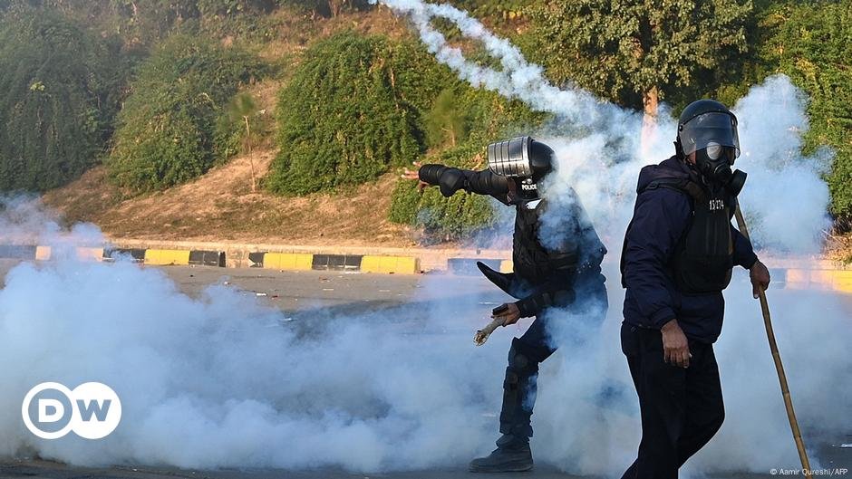 Exército do Paquistão enviado para D-Chowk antes do comício pró-Khan – DW – 26/11/2024