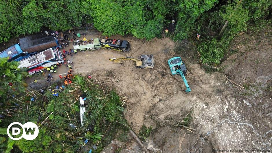 Inundações e deslizamentos de terra matam 31 pessoas no norte de Sumatra – DW – 29/11/2024