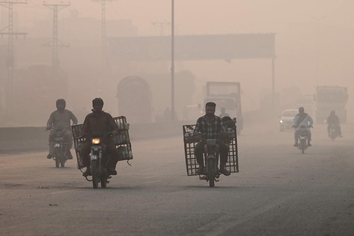 No Paquistão, a cidade de Lahore mergulhou numa nuvem de poluição
