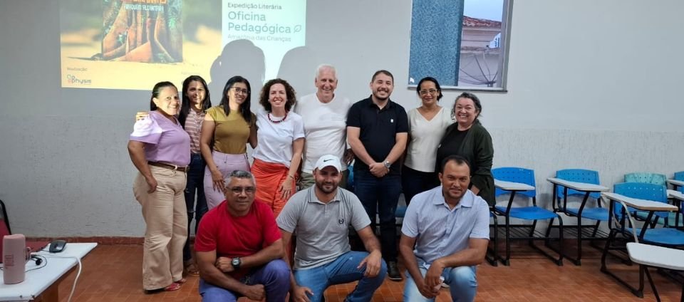 Oficina aborda uso didático de livro sobre crianças na Amazônia — Universidade Federal do Acre