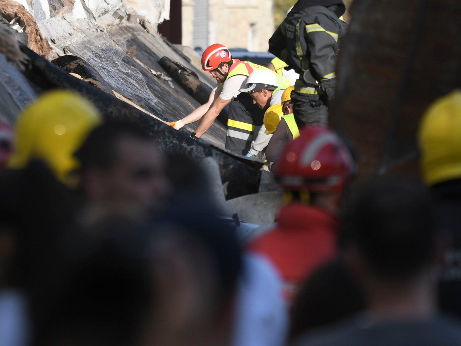 Oito mortos em desabamento de telhado de estação ferroviária na Sérvia | Notícias de construção