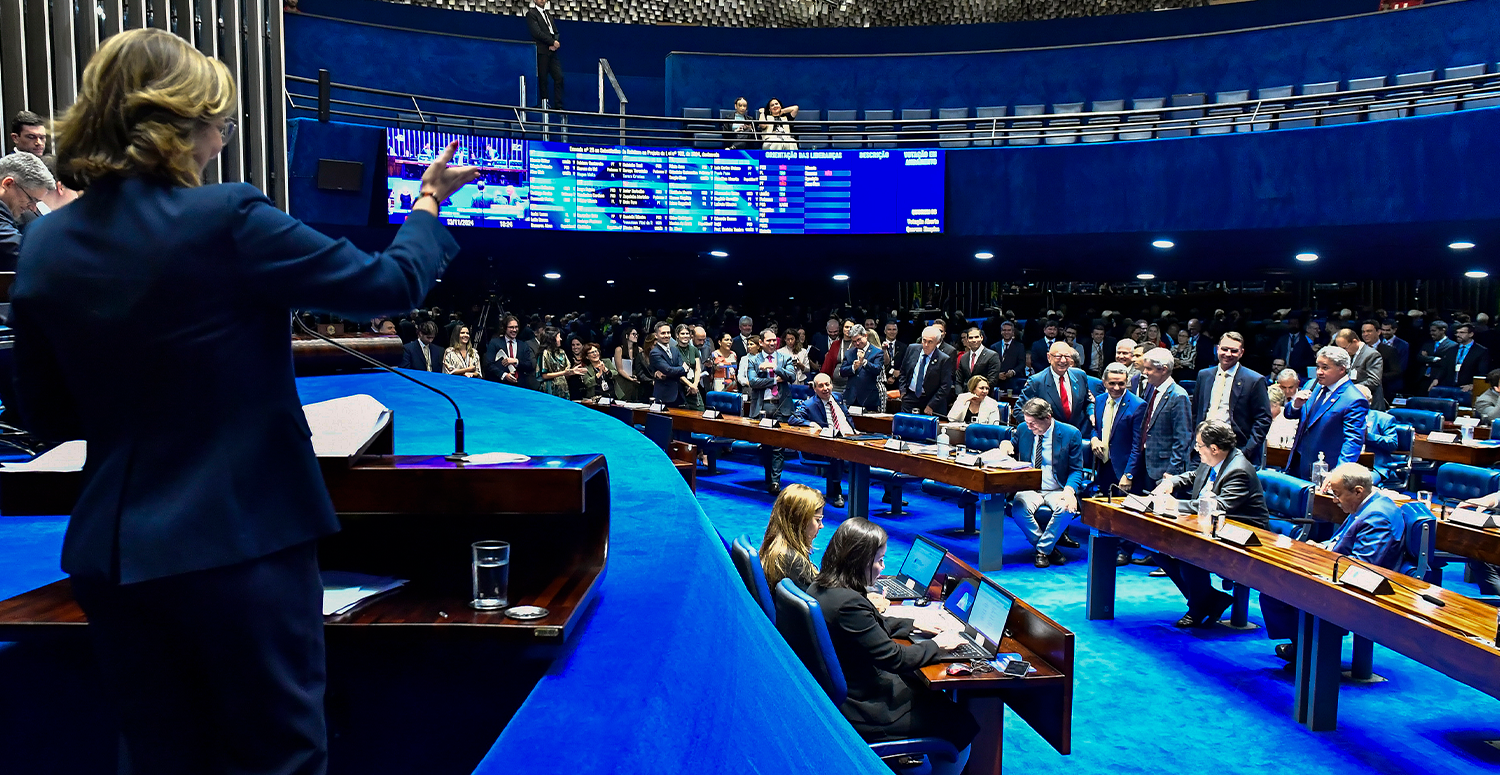 PEC do fim da escala 6x1 avança para o Congresso