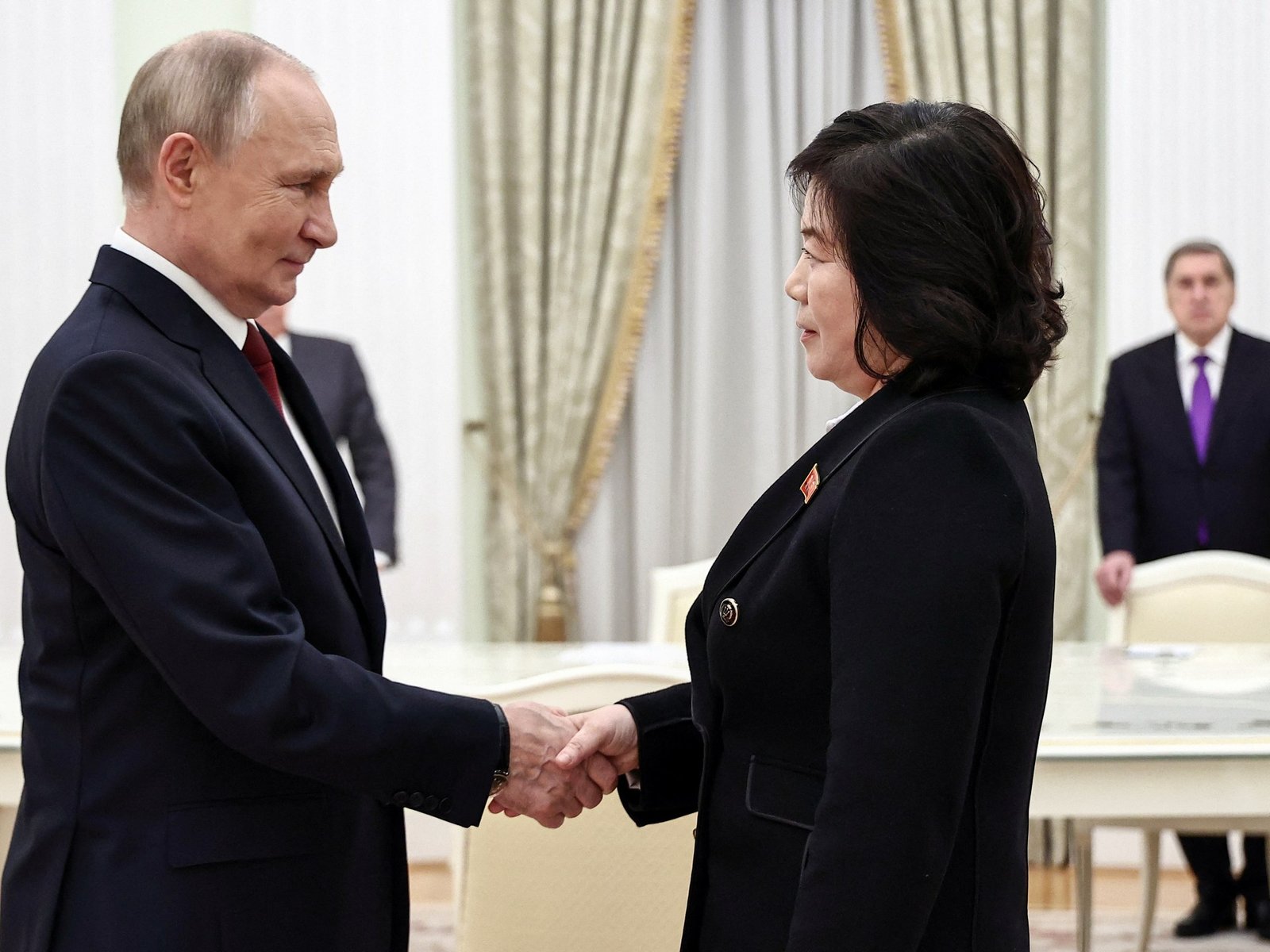 Putin encontra-se com ministro das Relações Exteriores da Coreia do Norte enquanto Kyiv alerta sobre envio de tropas | Notícias da guerra Rússia-Ucrânia
