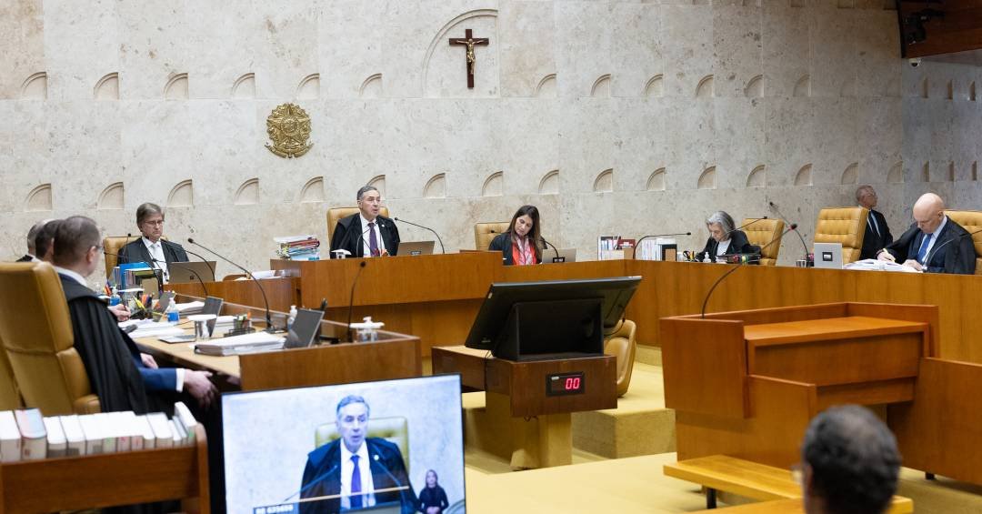 STF vai julgar uso de símbolos religiosos, como cr...