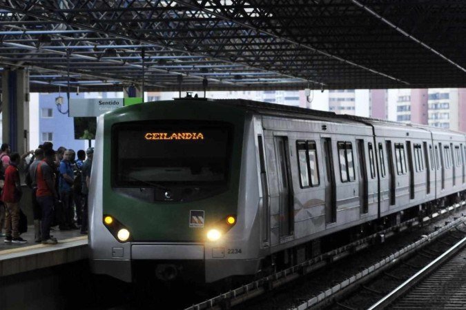 Metrô opera em esquema de sábado, com saídas a partir das 5h30 -  (crédito: Fotos: Minervino Junior/CB/D.A. Press)