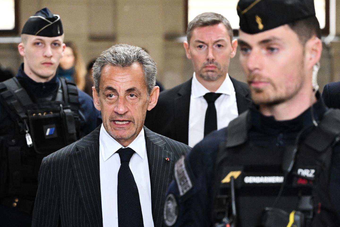 A sombra de Nicolas Sarkozy paira sobre cinco processos judiciais