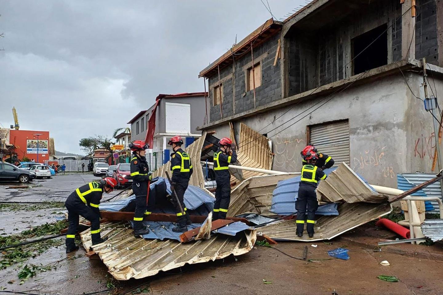 Após passagem do ciclone Chido por Mayotte, moradores “tomam consciência do apocalipse”