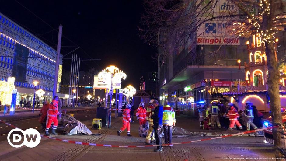 Carro atropelado por multidão no mercado de Natal de Magdeburg – DW – 20/12/2024
