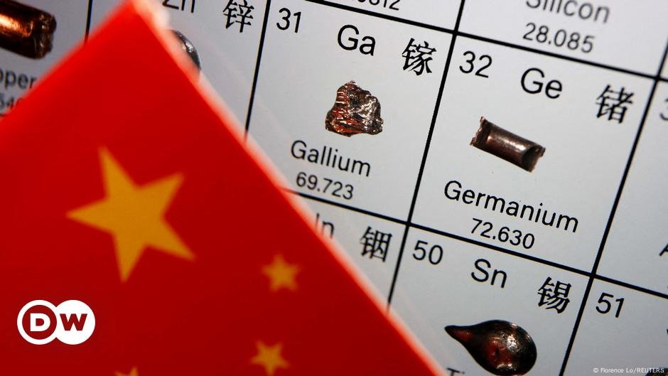 China reage às sanções dos EUA aos chips com proibições às exportações – DW – 03/12/2024