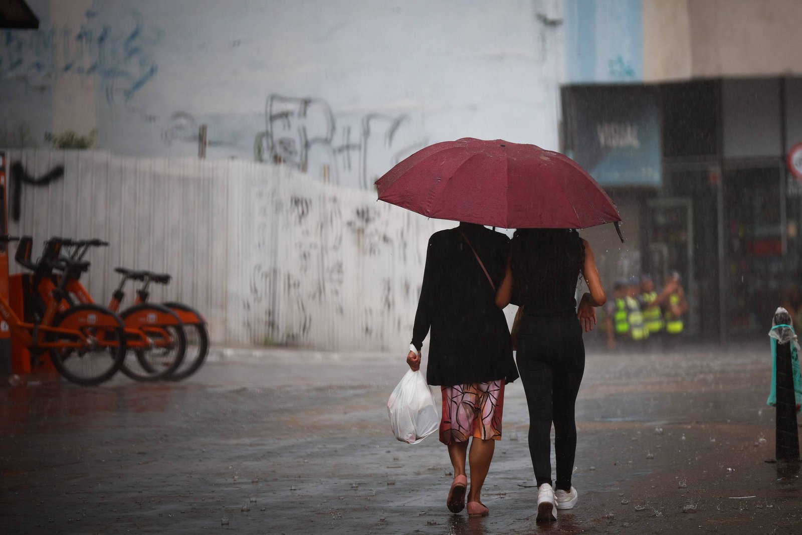 Chuva: SP em atenção para alagamentos e 21 mil sem luz - 25/12/2024 - Cotidiano