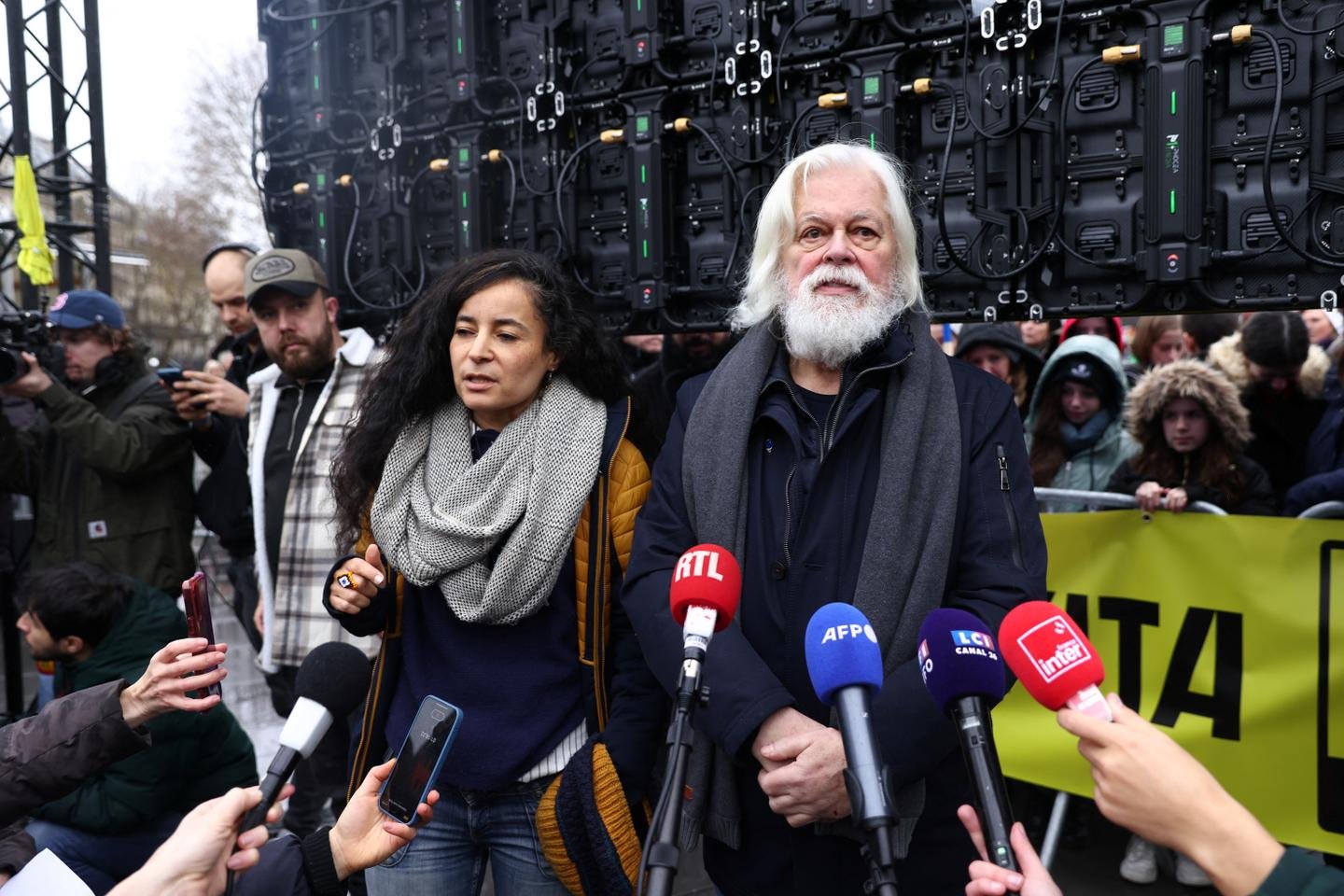 Em Paris, Paul Watson diz estar determinado a “acabar com a caça às baleias de uma forma ou de outra”