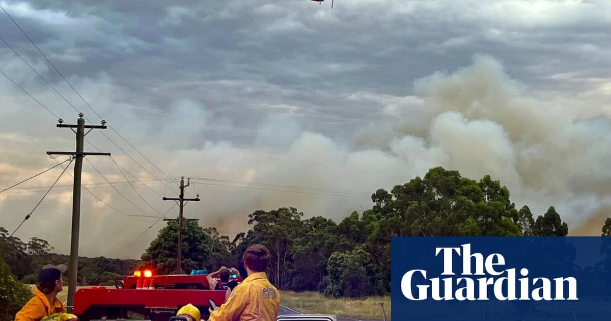 Evacuações por incêndio, inundações e possível neve: o clima selvagem da Austrália antes do Natal | Tempo na Austrália
