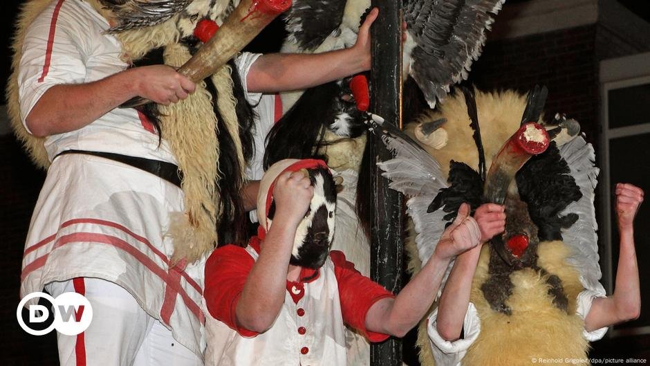 Festival Klaasohm de Borkum acabará com ‘ritual’ de espancamento de mulheres – DW – 02/12/2024