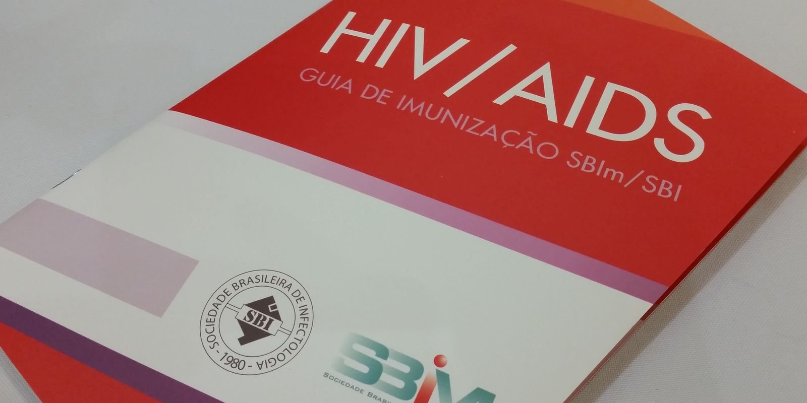 Geriatra chama atenção para aumento de casos de HIV em idosos