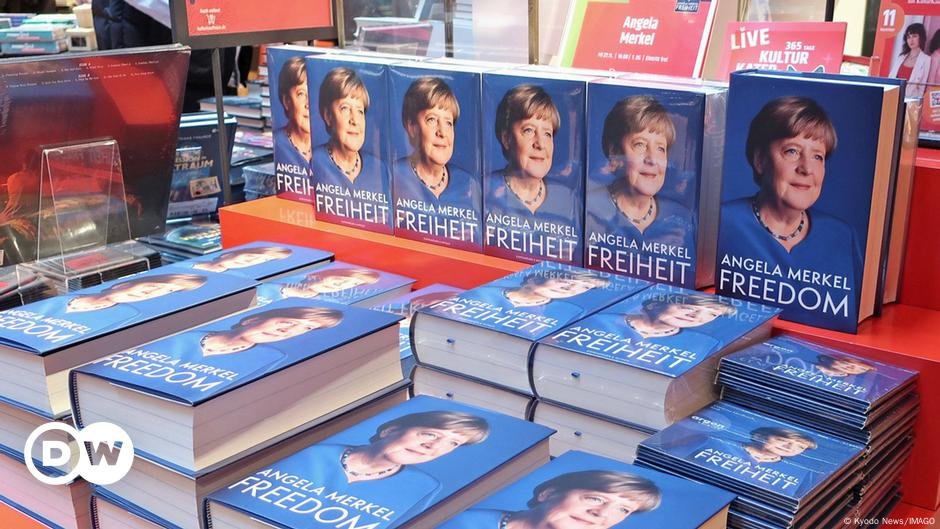 Livro de Merkel já é o de maior sucesso do ano – DW – 05/12/2024