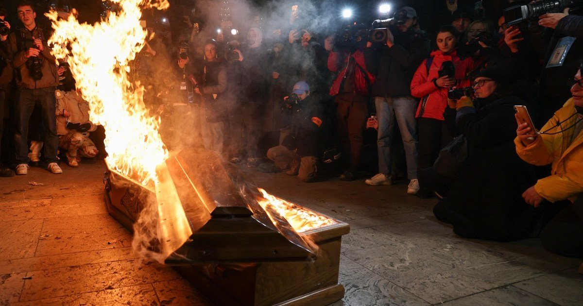 Milhares de pessoas manifestam-se no 12º dia de protestos pró-UE na Geórgia | Notícias de política