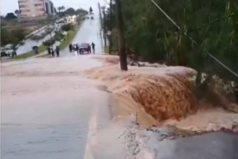 Mortes em decorrência da chuva chegam a 5 no estado de SP - 22/12/2024 - Cotidiano