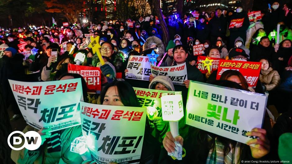 Mulheres na vanguarda dos protestos contra a lei marcial na Coreia do Sul – DW – 24/12/2024