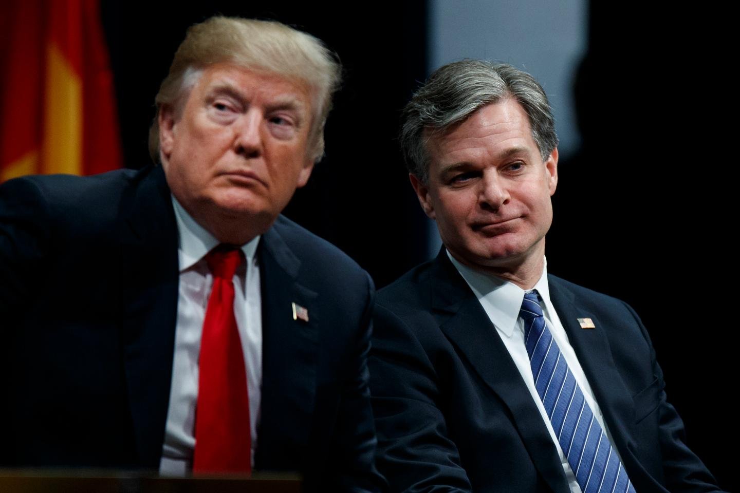 O diretor do FBI, Christopher Wray, anuncia que renunciará antes da posse de Donald Trump em janeiro