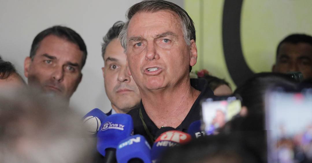 Os ataques de Bolsonaro contra os próprios comandados