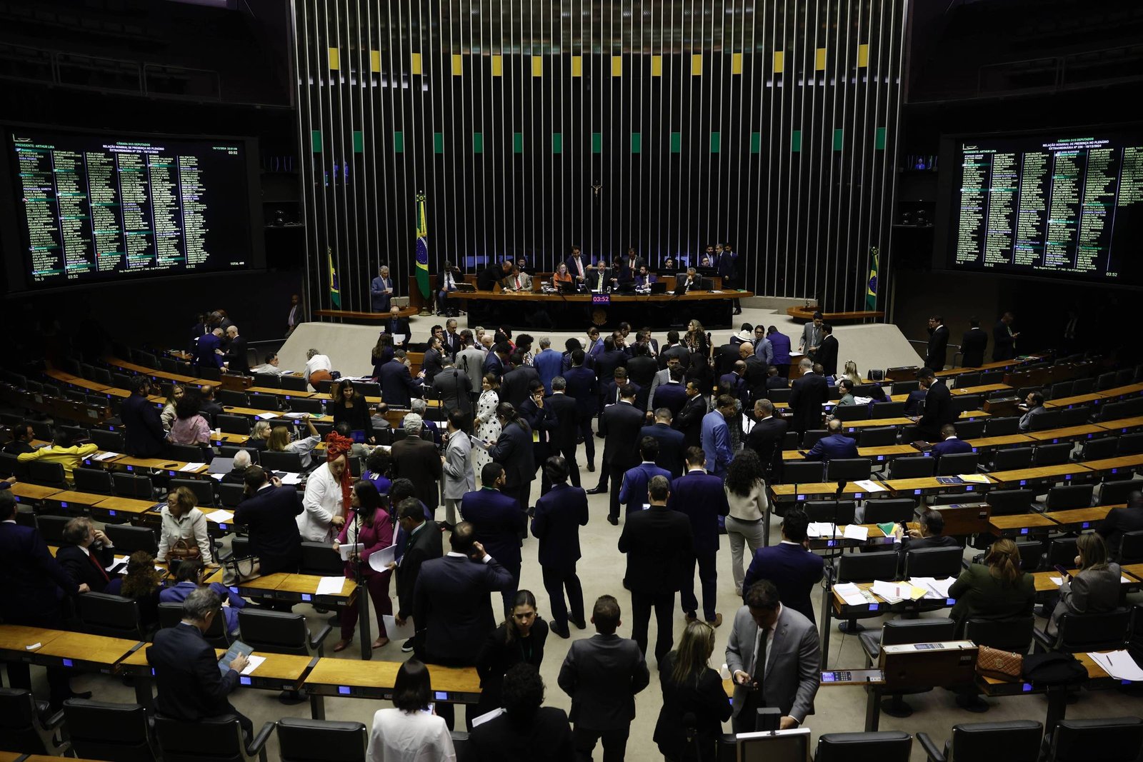 Vídeo: Câmara faz esforço para votar corte de gastos - 18/12/2024 - Brasília Hoje