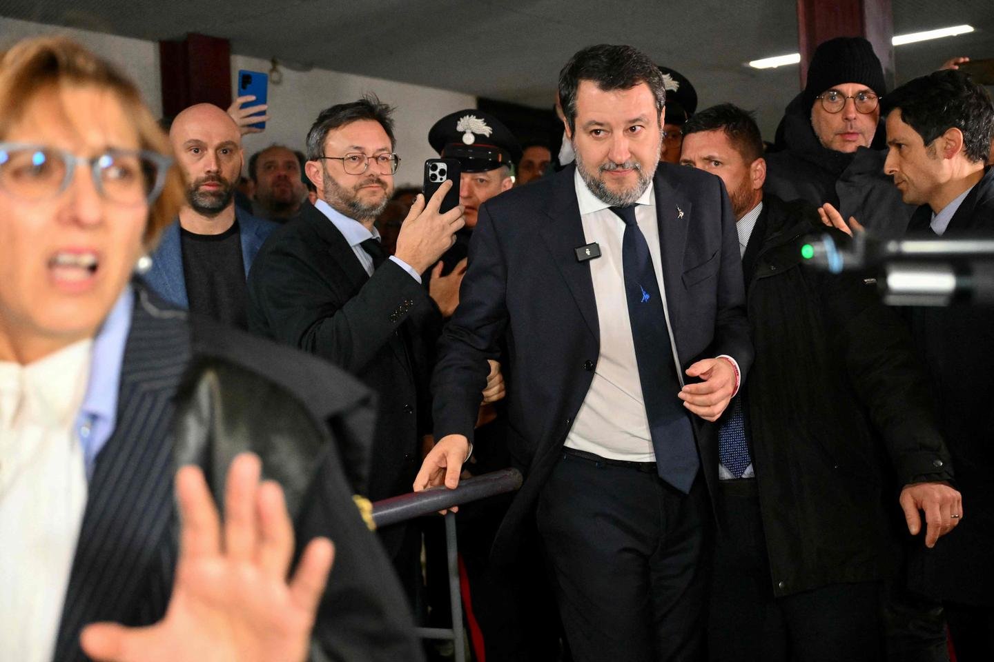 absolvido no julgamento do navio de resgate “Open Arms”, Matteo Salvini vê-se confirmado na sua política anti-imigração